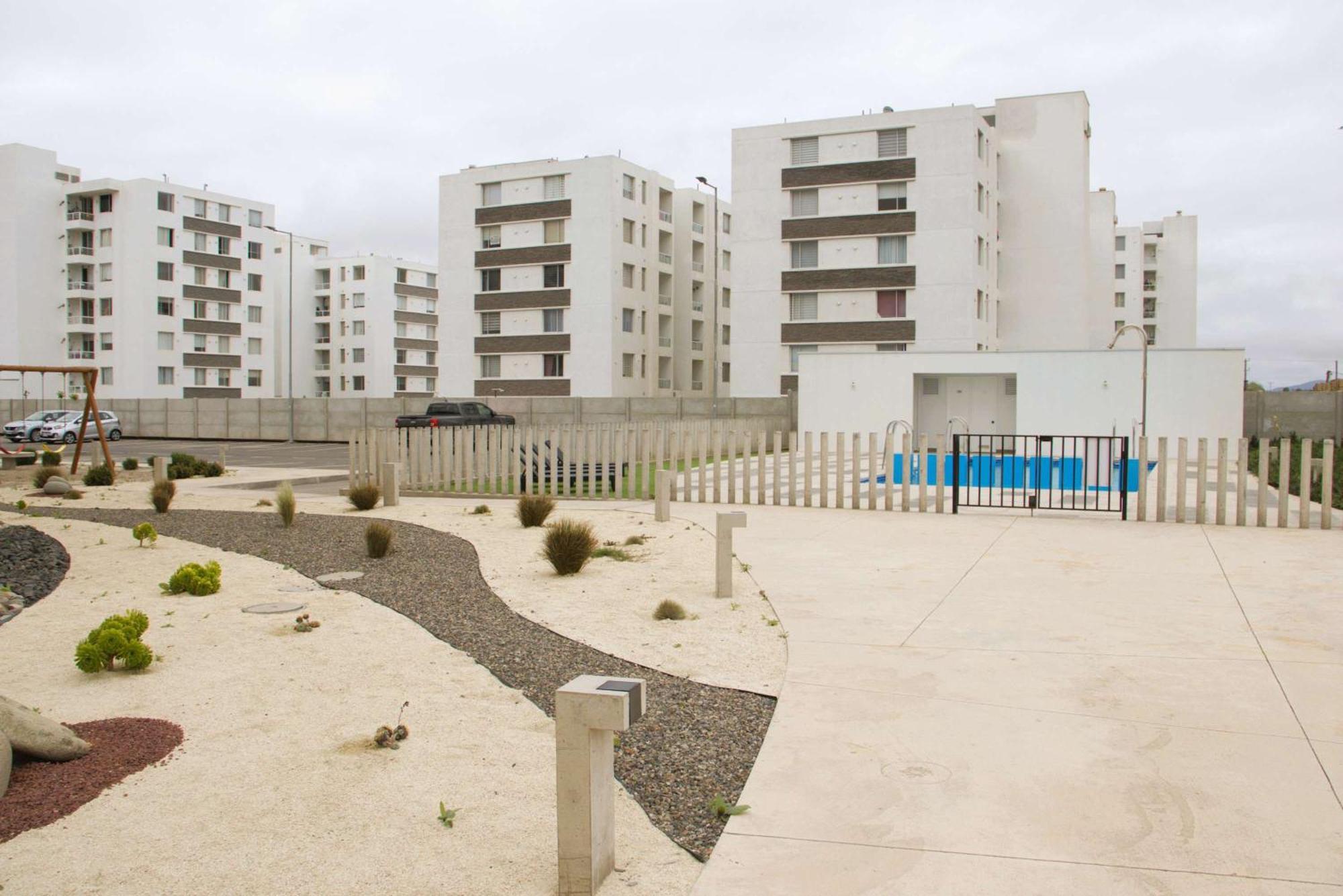 Hom I Encantador Estudio En Con Piscina 705 * La Serena